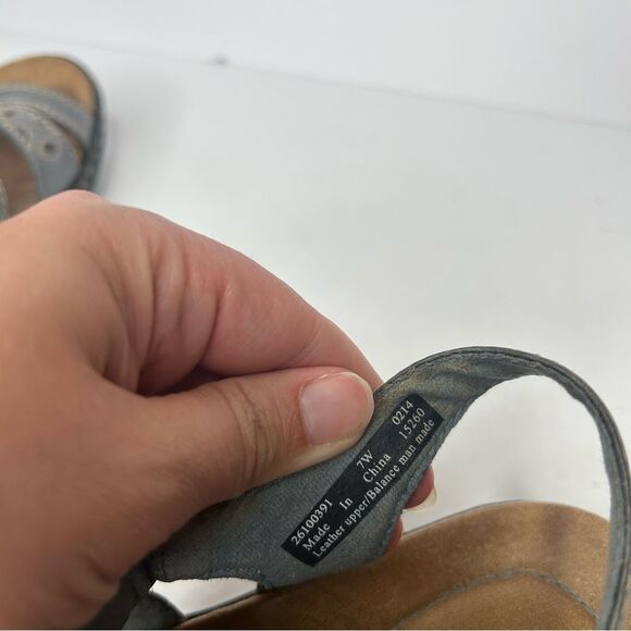 Clark’s leather Gray Comfort Sandals shoes 7 Cushioned Footbed - Picture 7 of 9